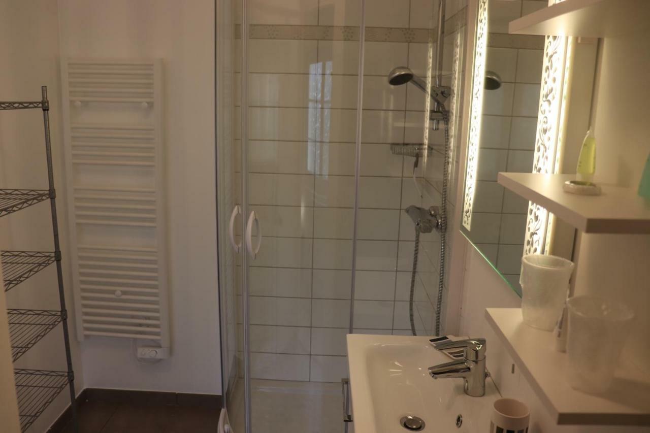 Appartement Des Sables Avec 1 Pour 2 Personnes Pouvant Etre Complete Par Avec Sa Salle De Bain Et Wc Si 4 Personnes *