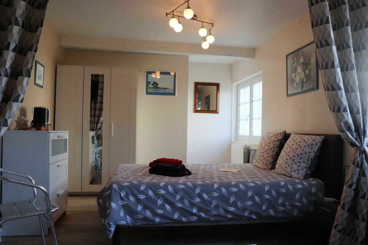 Des Sables Avec 1 Pour 2 Personnes Pouvant Etre Complete Par Avec Sa Salle De Bain Et Wc Si 4 Personnes Appartement